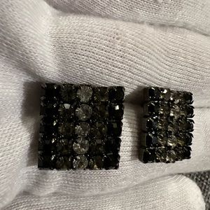 Wow 🤍🖤💎 Beautiful Earrings!
